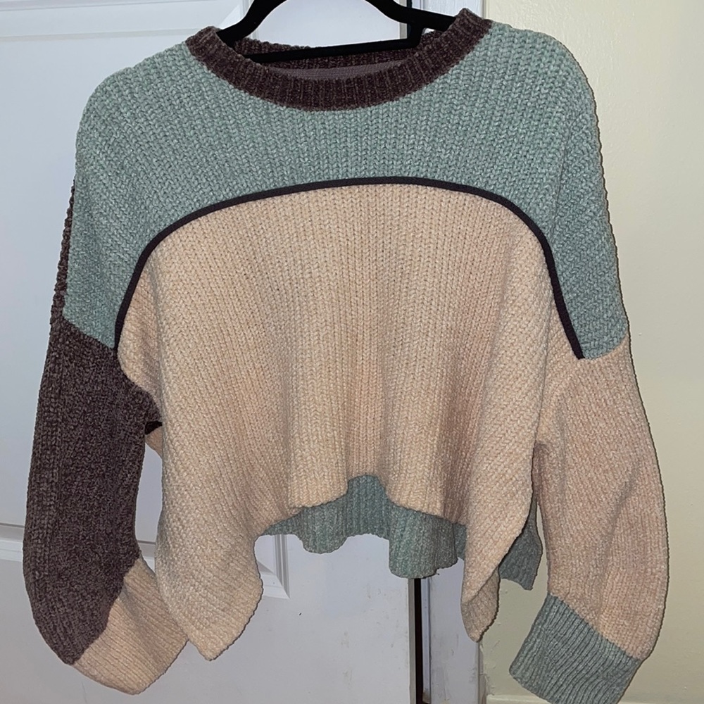 Urban Outfitters sweater size small